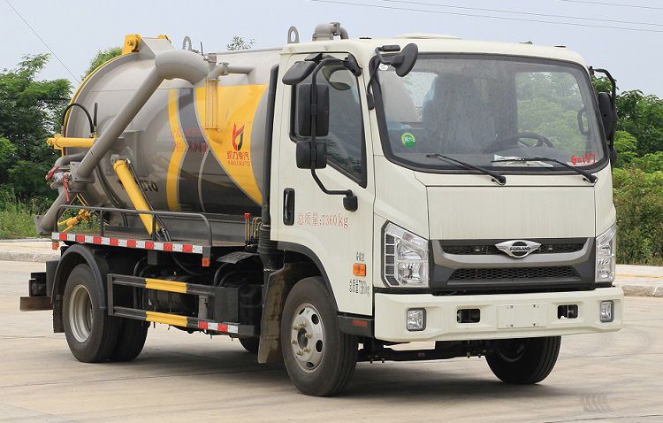 KLF5070GXWB6型吸污車