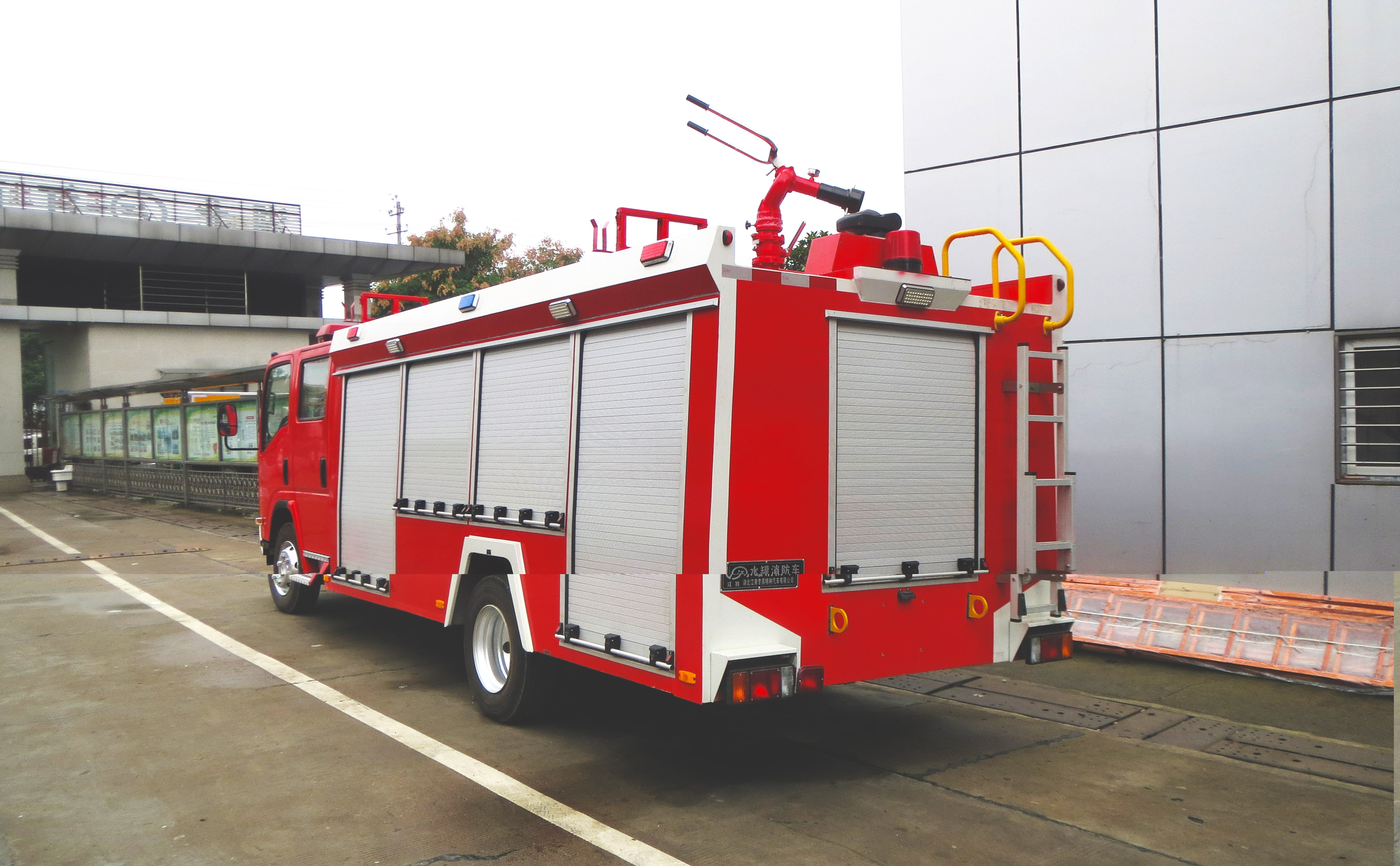 慶鈴五十鈴3噸消防車(chē)